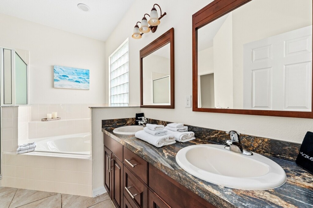 4bbaeb94 55c5 4d69 b403 e2d56d3c2230