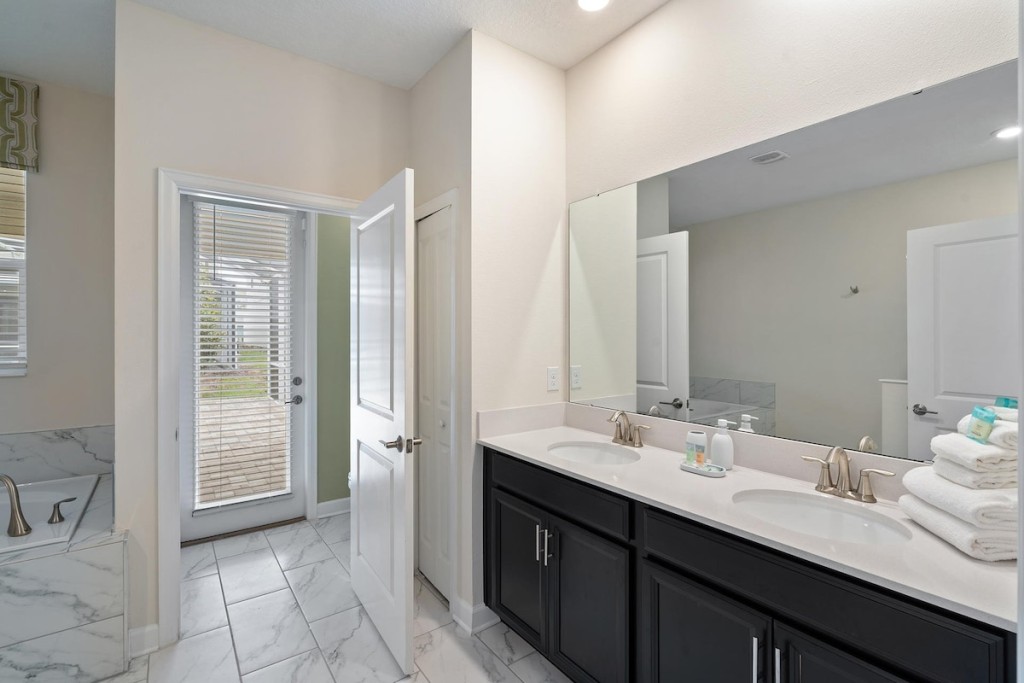 5f82b8c5 183f 4dfb b5f1 965816196643